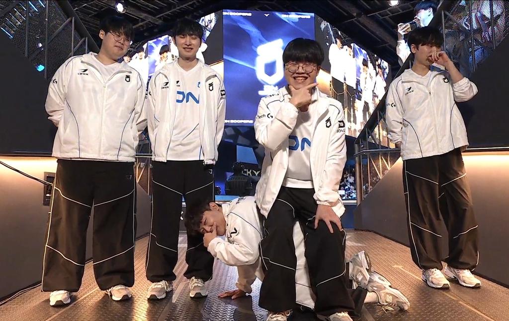 ilovefaker tweet media