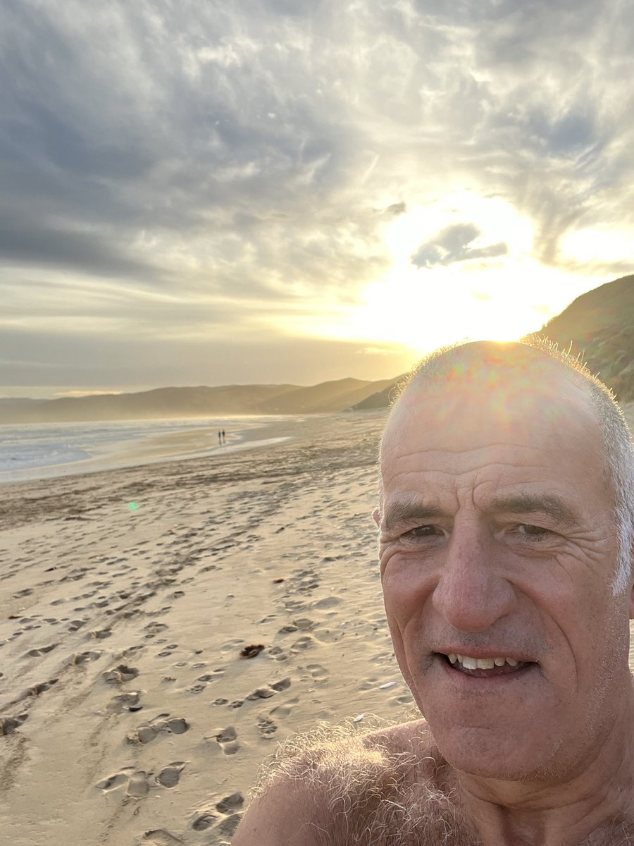 KeepPunchin's tweet photo. 🐣Happy Easter #Crew! 🐣

Enjoyed #SundayRunday along the coast this morning then back for the traditional evening swim. 

Look forward to returning next week for the Winter season. Hope to see a few more over the coming weeks! 

Keep active &amp; enjoy the break! 😎

#Tan  #Run https://t.co/8js2C4WZGq