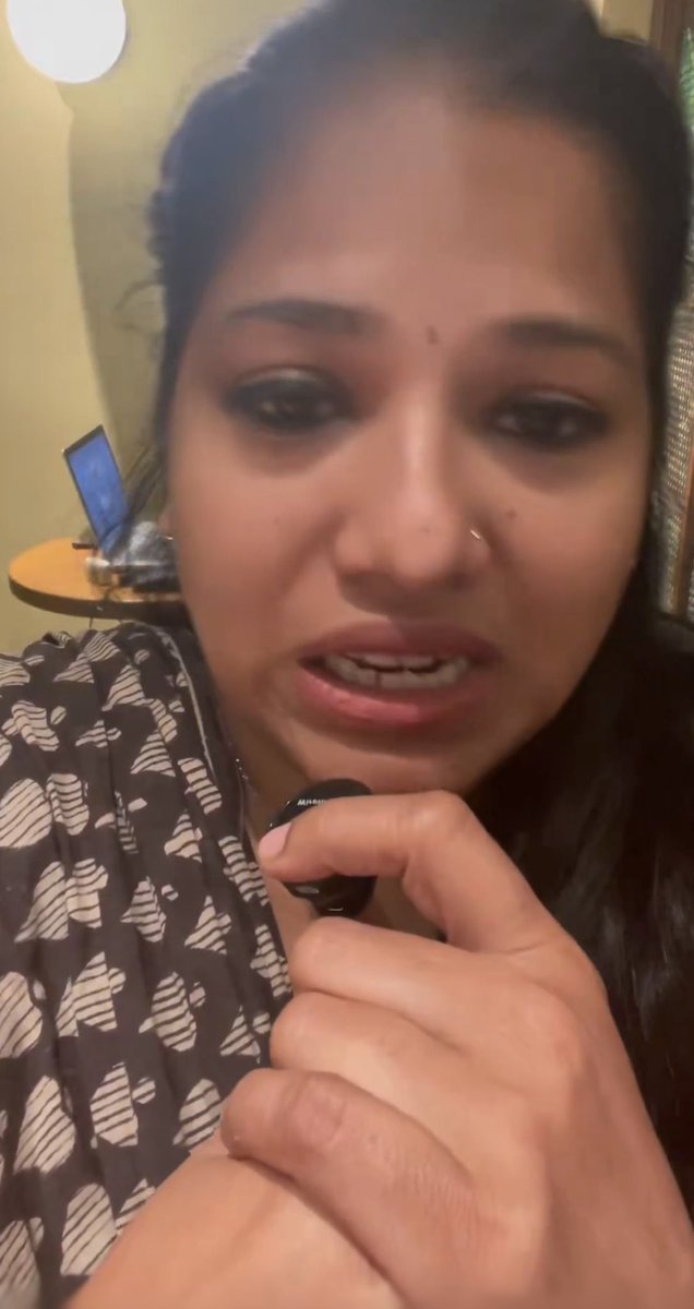 shafeeqkwt's tweet photo. நீ எவ்வளவு பெரிய பஞ்சில்றைன்னு ஒரு சின்ன லிஸ்ட் போட்றேன்:

தமிழ் சந்தின் வரலாற்றிலேயே ஆன்லைன் ஆபாச கேங் உருவாக்கி, அதை சிஸ்டமாட்டிக்கா இயக்கி, உன் எதிரிகள்மீது ஏவி விட்டவள் நீ.

Xல் ஆக்டிவா இருக்கும் பசங்களிடம் மெல்ல பேசி, அவர்களை குரூப்பில் சேர்த்து, உனக்கு பிடிக்காதவர்கள்மீது ஆபாச தாக்குதல்கள் நடத்த வைத்தவள் நீ.

பிடிக்காதவர்களின் ஆபிஸ் இமெயில் அட்ரஸ் எடுத்து, மொட்ட இமெயில்கள் அனுப்பி, அவர்களை வேலையிலிருந்து நீக்க வைத்து வயிற்றுப் பிழைப்பில் மண்ணள்ளிப் போட்டது நீ.

டில்டோ, நரேன் மற்றும் மே 17 இயக்கம் சில்லறைப் பசங்க சிலரை பயன்படுத்திக்கொண்டு, திமுக சார்ந்த ஆக்டிவ் நபர்கள்மீது ஆபாச தாக்குதல்கள் நடத்தி வந்ததும் நீ.

உன் பேச்சைக் கேட்டு எழுதி ஜெயிலுக்கு போய், வாழ்க்கையை இழந்த டில்டோ, சின்ன பிம்பு போன்றவர்களை பின்னால் கைவிட்டதும் நீ.

அசால்ட் வொய்பை ரீச் பண்ண முயற்சி செய்து, அவன் வாழ்க்கையை கெடுக்க திட்டம் போட்டதும் நீ. அவன் வெளிநாடு போகாமல் தடுக்க, ஒரு ஸ்கேப் கோட் ரெடி பண்ணி ஸ்கெட்ச் போட்டதும் நீ. அது சிலர் எதிர்ப்பு தெரிவித்ததும், மாட்டிக்கொள்ளக் கூடும்னு பயந்து கைவிட்டதும் நீ.

உன் எதிரி கேங்கில் இருந்த ஒரு பெண்ணின் அம்மாவை ரீச் பண்ணி, தவறான தகவல்கள் கொடுத்து, அந்த பெண்ணை இங்கிருந்தே விரட்டியதும் நீ.

சிலரை முன்னிலையிலே நிறுத்தி, பின்னால இருந்து இயக்கி, அரசியல் சார்ந்த ஆக்டிவ் நபர்கள்மீது ஆபாச தாக்குதல்கள் நடத்தியது நீ. 

ஆன்லைனில் “report abusers” என்ற பெயரில் குரூப் அமைத்து, உனக்கு தனிப்பட்ட எதிரிகளை பழிவாங்க அந்த குரூப்பைப் பயன்படுத்தியது கூட நீ தான்.

இன்னும் நிறைய இருக்கு.எழுத நேரம் இல்லை. பெண், கண்ணீர் என விக்டிம் கார்ட் எடுக்க முயற்சித்தால் எடுபடாது.உன் போலி முகமூடி கிழிந்து ரொம்ப காலம் ஆயிடுச்சு.