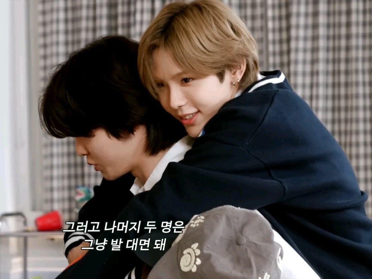 charlie ໒꒱ tweet media