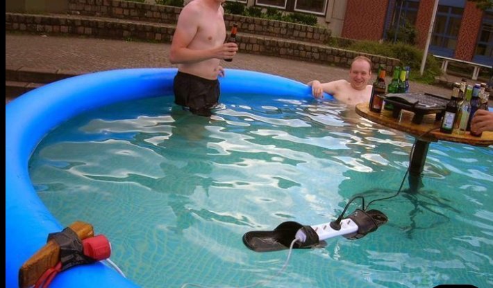 sammie_boi02's tweet photo. This is why women live longer than men 😭😂 https://t.co/wrvZ5QnmQ4