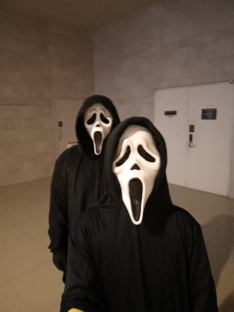 GhostfaceloverO's tweet photo. 🤫

At the Lotte Cinema Gimpo Airport https://t.co/INZsT1xJo9