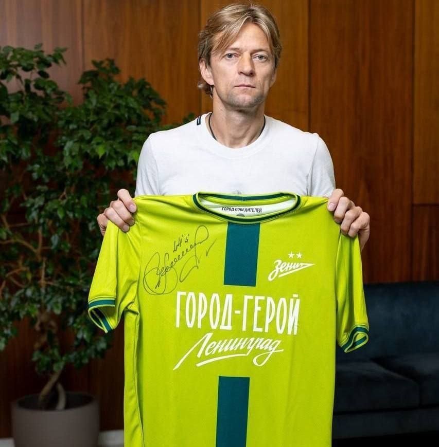 aleksthgrt's tweet image. 🚨BREAKING NEWS

Former Ukrainian national team captain Anatoliy Tymoshchuk auctioned off his jersey for 700,000 rubles to help residents of the Kursk region affected by the actions of the Ukrainian Armed Forces. Tymoshchuk was one of Ukraine's most successful footballers.

He