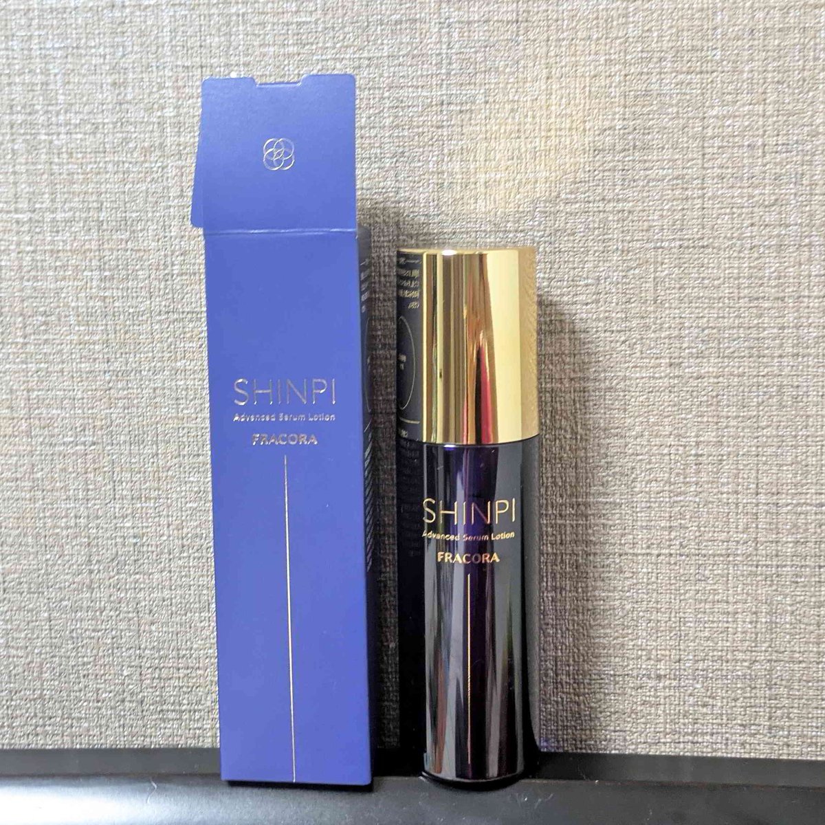 mihataabo's tweet photo. 『FRACORA SHINPI® アドバンスト セラムローション』使ってみました！

高級感のあるデザインのボトルです！

プッシュタイプで使いやすいです(*^^*)

なめらかなとろみのあるテクスチャーの化粧水で、肌なじみが良く、とても気に入っています♪

【PR】 #シンピ #SHINPI #幹細胞コスメ https://t.co/Jz8eGPnA81