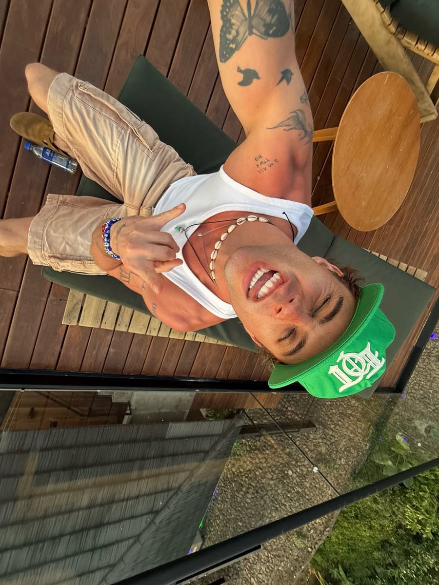 ๐๐๐ก๐ข tweet media