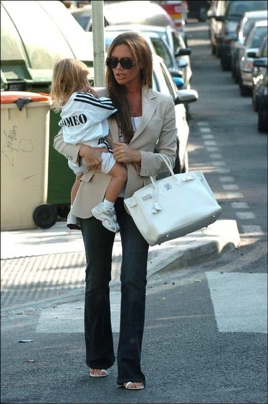 hautefreak's tweet photo. i could never be a tradwife and genuinely proud of that personally the aspirational mother i want to be was shaped by the really hot mums with their useful rich husbands that i was saw in my private catholic primary school (call me tacky idc) https://t.co/ojnCFJQOit