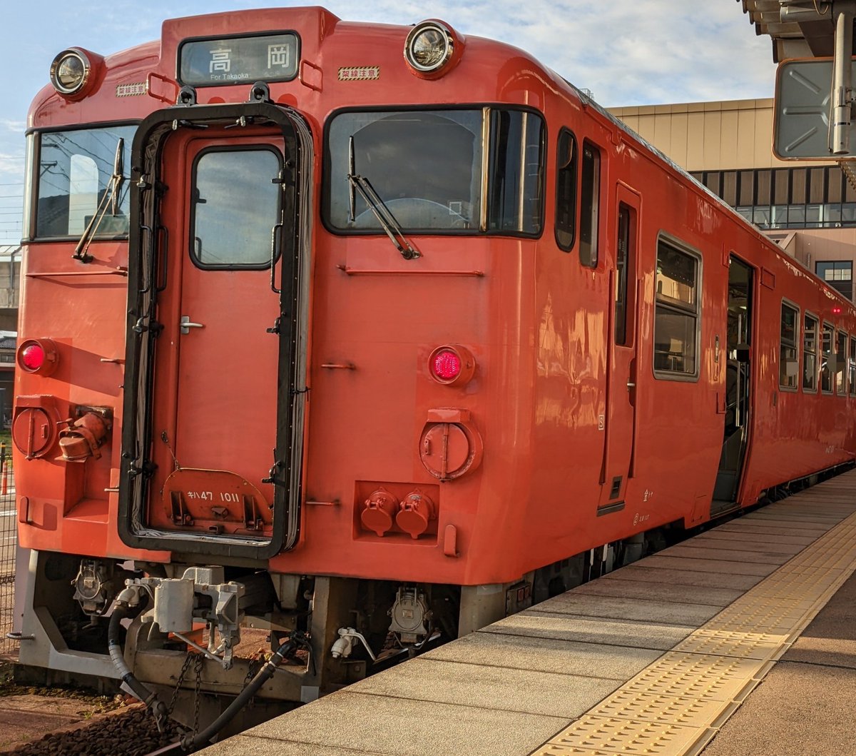 雷鳥快速 tweet media