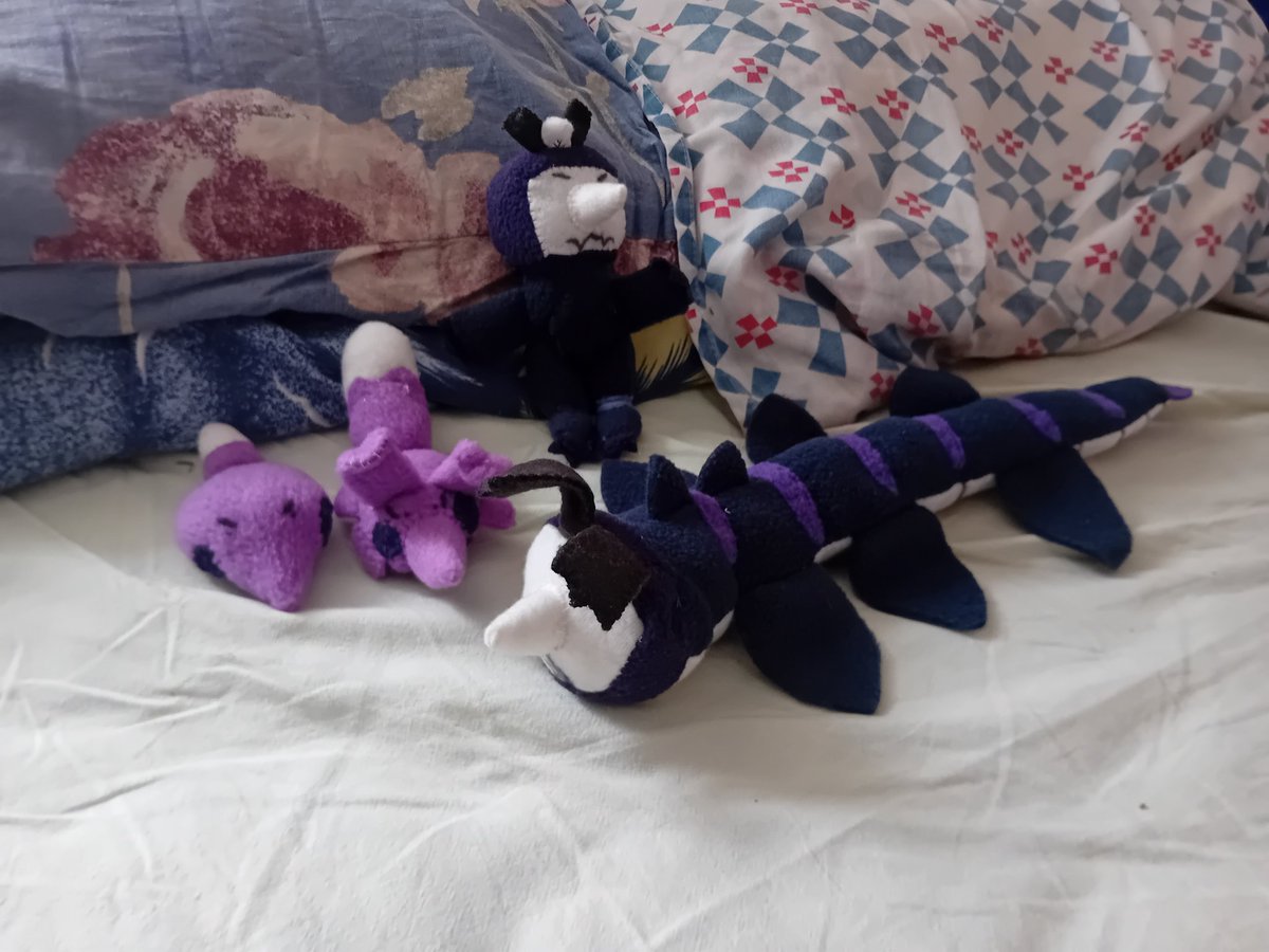 KatarinaJonss11's tweet photo. #DigiNull #Defernull #DigimonAU
While at my easter vacation i made DigiNull's baby, in training and champion forms. I vision he starts out as a land dweller and his champion form is aquatic. He has the codes of Seadramon in his system and his others forms would turn more aquatic https://t.co/b4bCU9odXY
