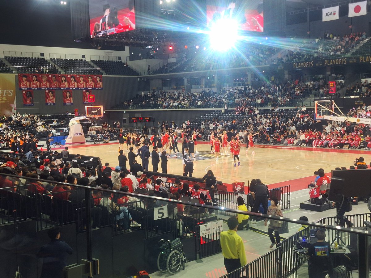 j_sobayan's tweet photo. 天気もよかったし招待でWリーグファイナル観戦。
無料で試合観れてアンケートに答えたら府中の商業施設の商品券2000円分当たった。

カミさんも当たったので4000円得した(笑) https://t.co/8SPTG5jzZN