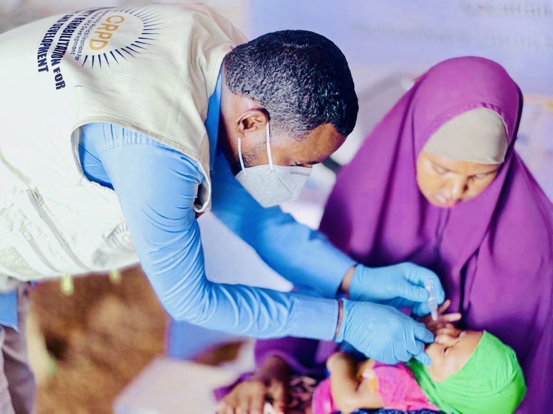 CrpdSomalia2010's tweet photo. In #Qansaxdheere, communities continue to face significant challenges every day.

With the support of @shf_somalia , #CRPD is on the ground providing critical support and working hand-in-hand with communities to save lives and rebuild communities.

Every life matters.

#Somalia https://t.co/dxlQUXswPf