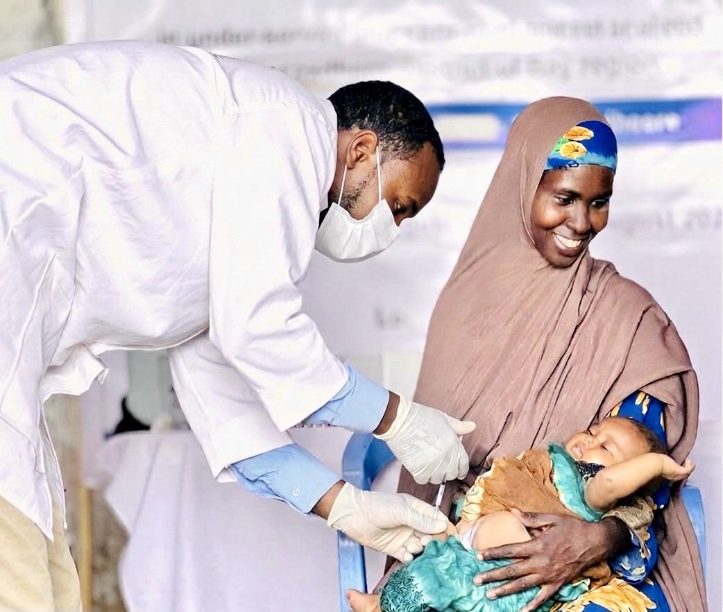 CrpdSomalia2010's tweet photo. In #Qansaxdheere, communities continue to face significant challenges every day.

With the support of @shf_somalia , #CRPD is on the ground providing critical support and working hand-in-hand with communities to save lives and rebuild communities.

Every life matters.

#Somalia https://t.co/dxlQUXswPf