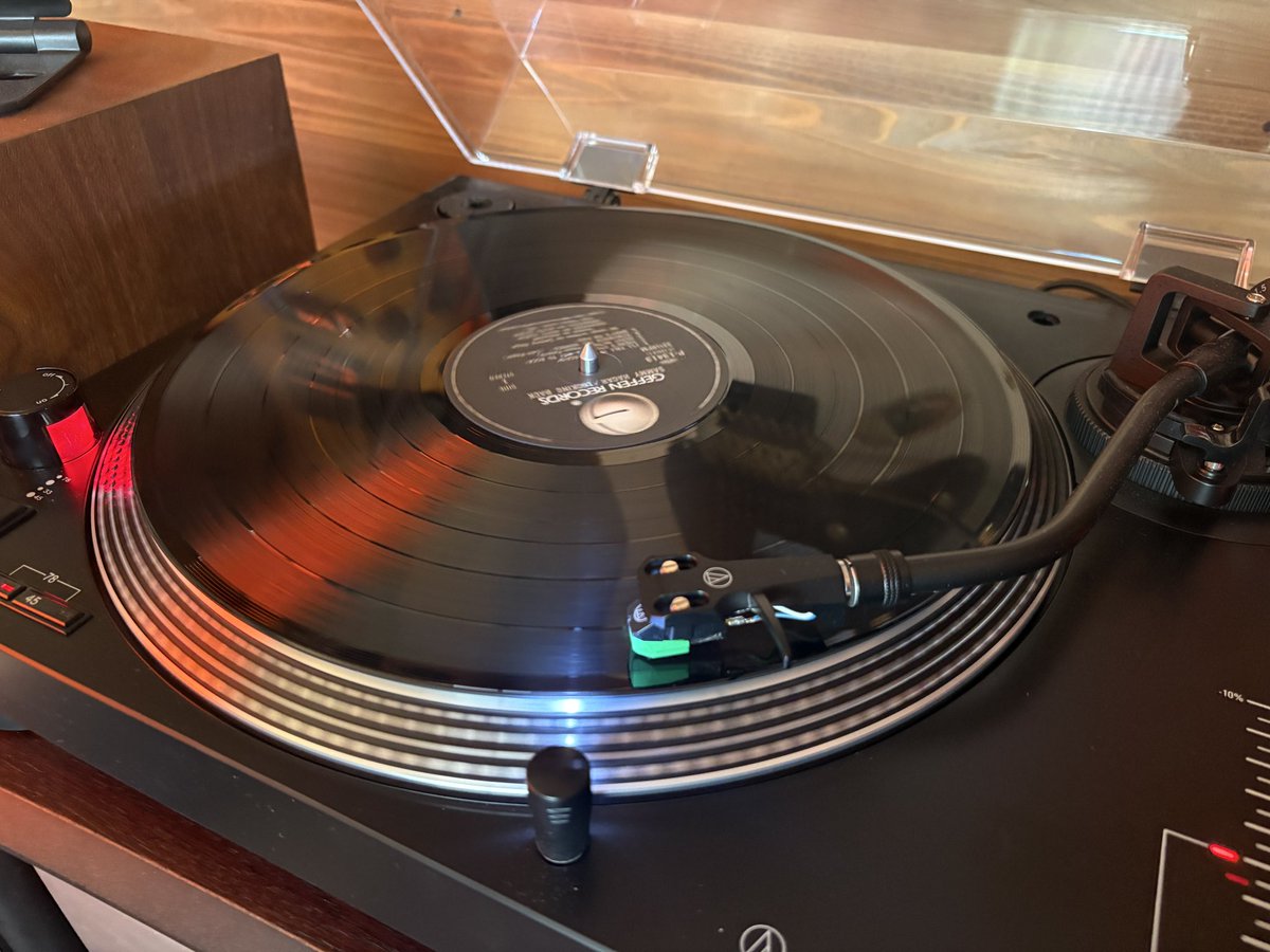 lefty_angler's tweet image. 今日は、鶏皮で早めのスタートです。
IPA（インドの青鬼）フルーティで美味しい🍺
♫は、#SammyHagar  #LookingBack 
です。おそらく洋楽聴かない人でも知っている曲が入ってます。