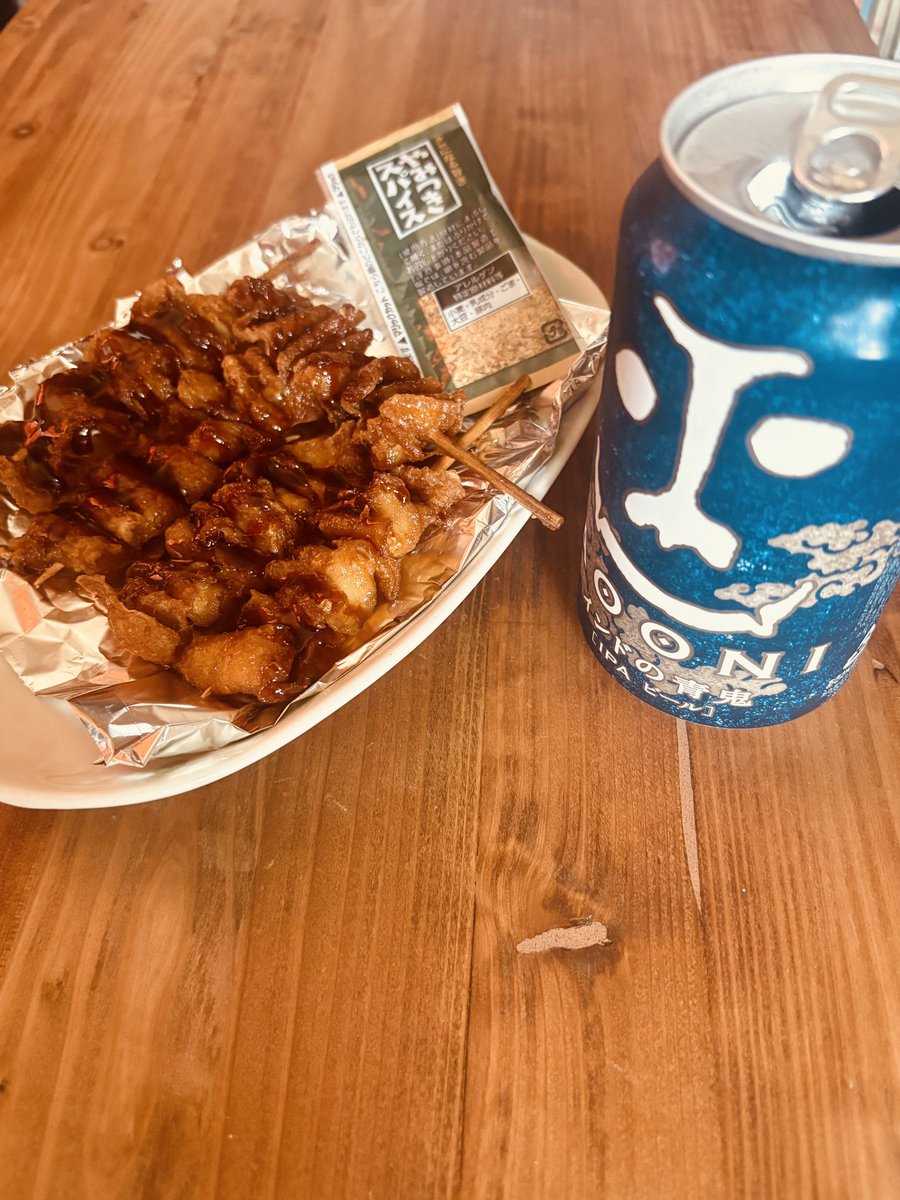 lefty_angler's tweet image. 今日は、鶏皮で早めのスタートです。
IPA（インドの青鬼）フルーティで美味しい🍺
♫は、#SammyHagar  #LookingBack 
です。おそらく洋楽聴かない人でも知っている曲が入ってます。