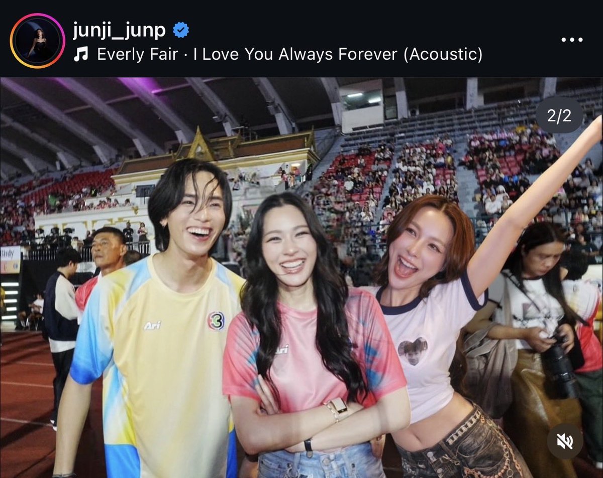 val being random tweet media