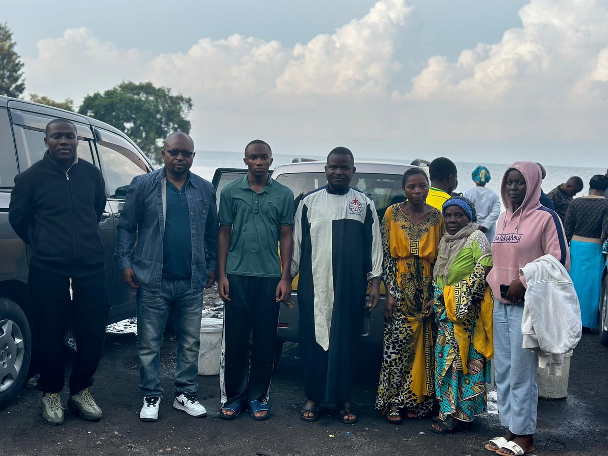 EphiRDCongo's tweet photo. Nous avons donc été ensevelis avec Lui par le baptême en Sa mort, afin que, comme Christ est ressuscité des morts, nous aussi nous marchions en nouveauté de vie. Romains 6:4
Aujourd’hui, des vies ont pris un nouveau départ en Christ.
#Baptême #NouvelleVie #Foi #JésusChrist #Pâque https://t.co/dNMxXzxqqo
