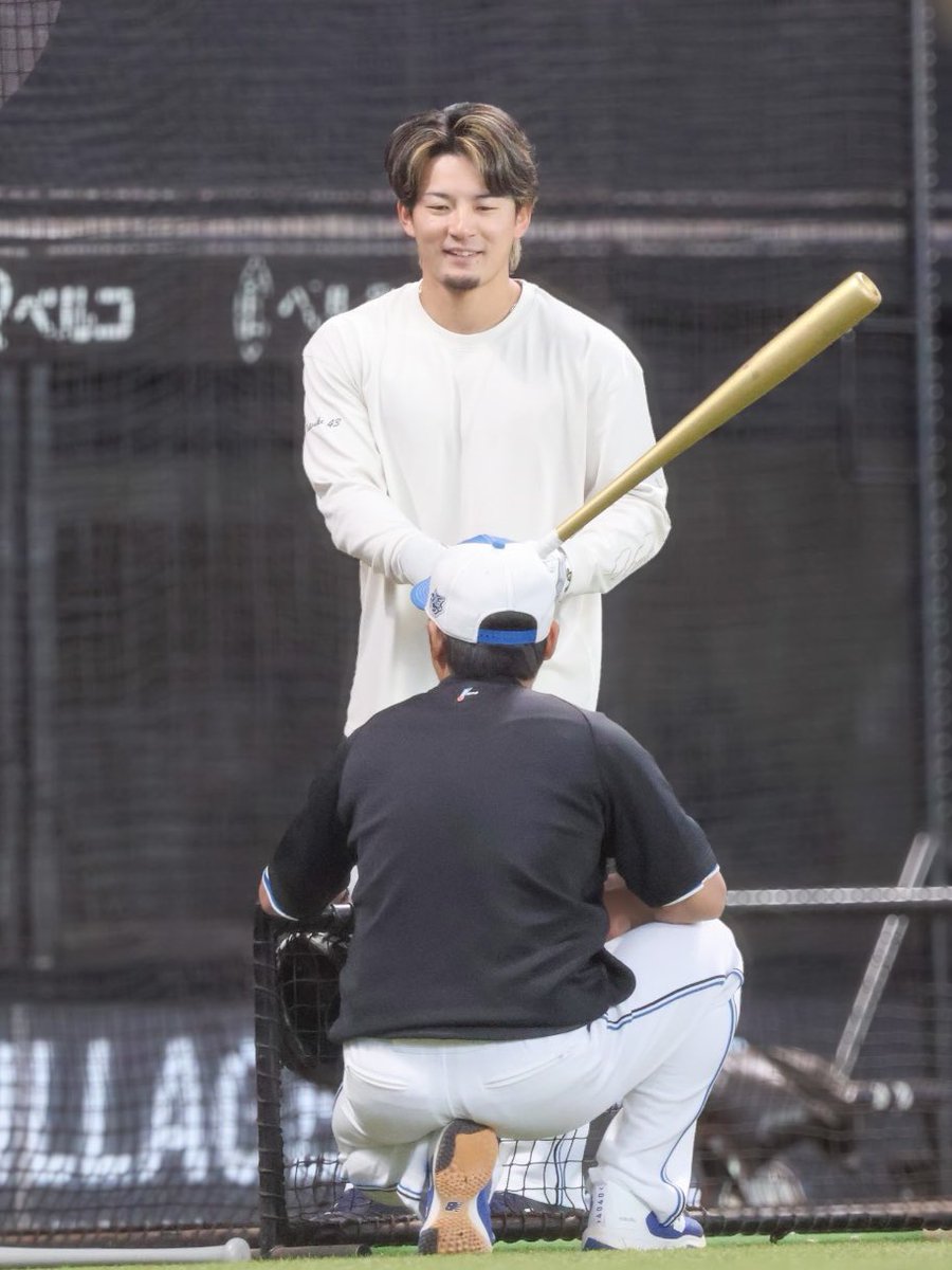 hmbba28's tweet photo. 20260405 エスコン
練習見学

まっしろの天使が舞い降りたᵕ ̫ ᵕ̩̩♡

白すぎて消えちゃうかと思った…🚰 ·̫🚰

#水野達稀 選手
#lovefigters https://t.co/ztGr5815sx