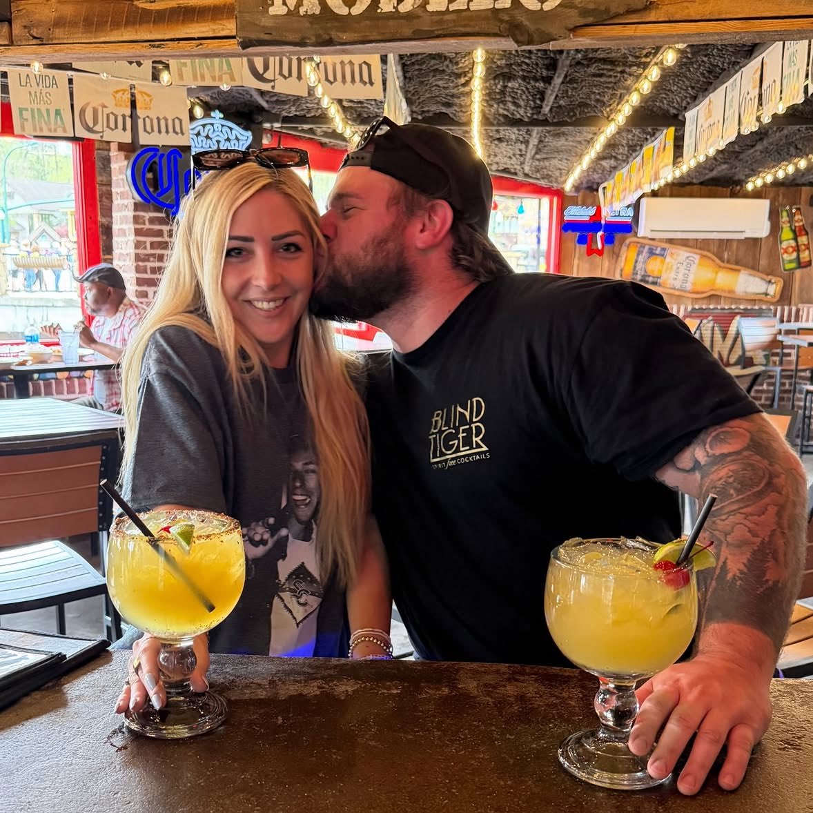 TheBigBroTea's tweet image. Jordan from Love is Blind Ohio hard launched his new girlfriend on IG. No update on whether Jordan and Amber are legally divorced yet tho #loveisblind