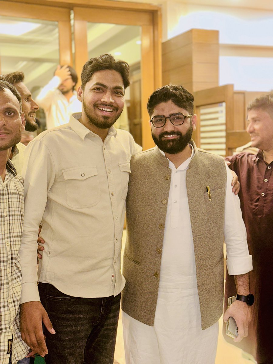 MuddAzeem's tweet photo. #ALHAMDULILLAH 
रुतबा किरदार मे होना चाहिए लाला 
अकड़ तो कुत्ते की पूँछ मे भी होती है https://t.co/ORBhK7GdPU