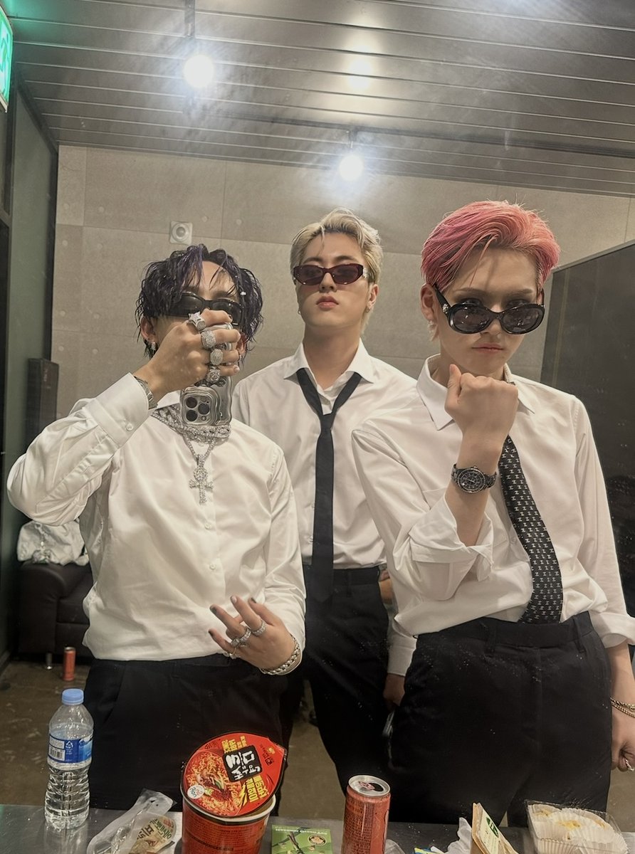 TREASURE tweet media