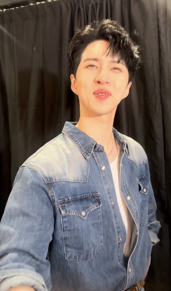 sommeanit's tweet photo. 260404 이재환 팬콘
🍃 2026 KEN FAN CONCERT ‘사월, 봄 내음이 스치던 순간... 별의 조각이 찾아왔다’ 

첫공은 웃느라 정신없었는데 재환이 진심이 느껴져서 찡하다가도 반깐 재환이 너무 잘생겨서 감탄.. 😍 재환아 사랑해💛

@jaehwany0406
#켄 #KEN #이재환 #LeeJaeHwan
#사순별 #KEN_FAN_CON https://t.co/RKOXlaWSte