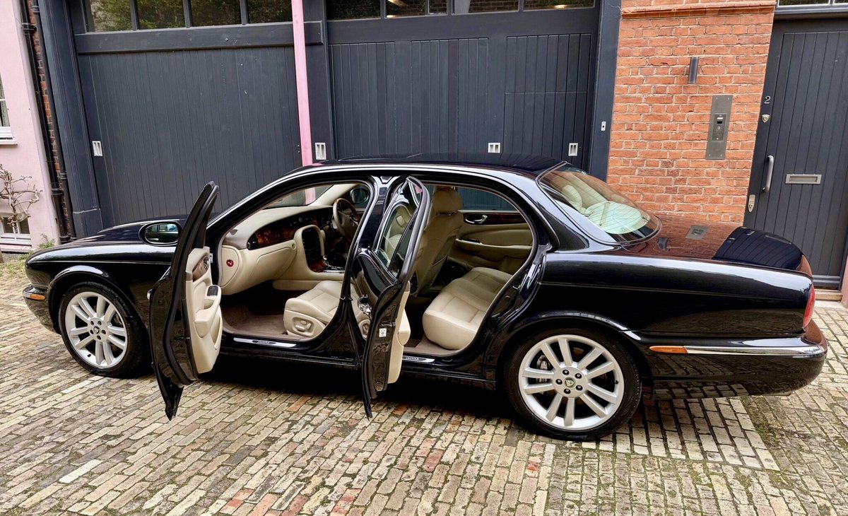 gsmales's tweet image. This Jaguar XJR may be over 21 years old, but there are not many cars as quick and classy to move around the country.

#Jaguar #ModernClassics #ClassicCars #2000s