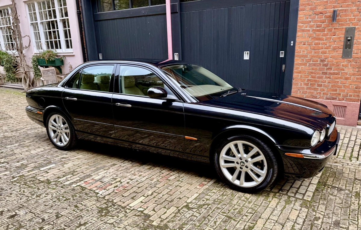 gsmales's tweet image. This Jaguar XJR may be over 21 years old, but there are not many cars as quick and classy to move around the country.

#Jaguar #ModernClassics #ClassicCars #2000s