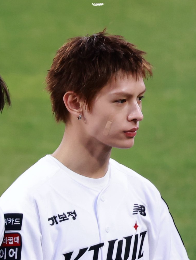 About Music tweet media