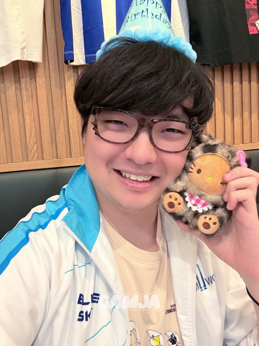 깜자^w^ tweet media