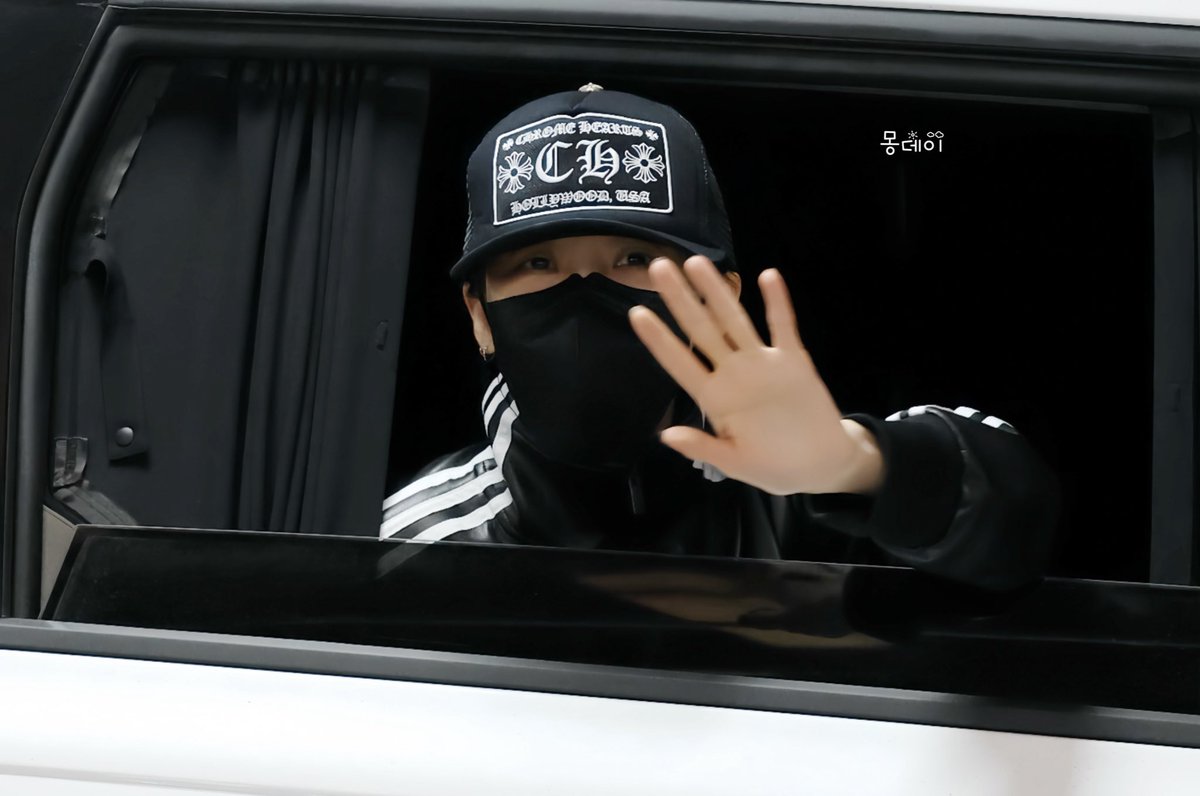 몽데이☁️ tweet media