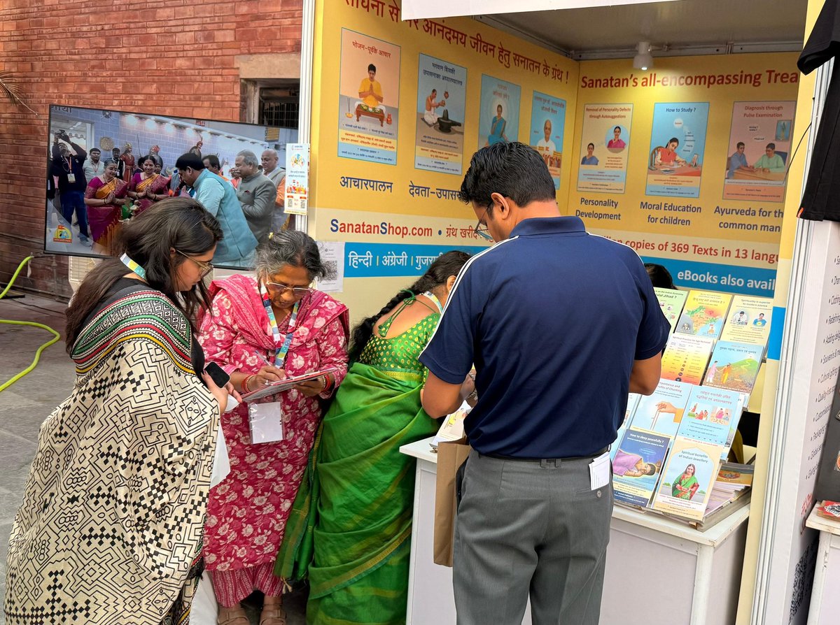 So grateful to be part of the #Indraprastha Cultural Festival! <a href="/IPCFestival/">Indraprastha Cultural Festival</a> 🙏🏼

A beautiful reminder of how #Culture shapes our modern identity &amp; at same time we can remain rooted as well 🌸

#CulturalHeritage #BookStall
<a href="/sangamtalks/">Sangam Talks</a>