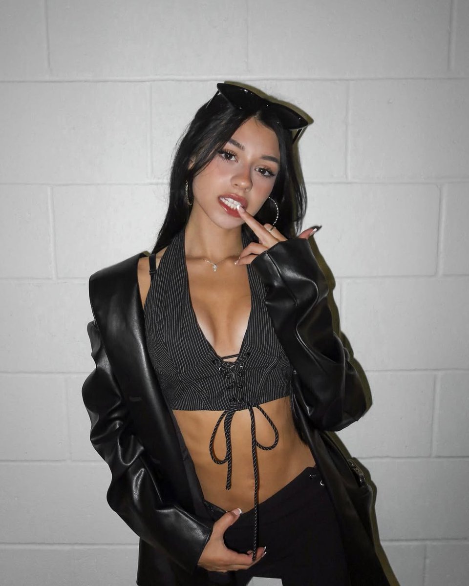 ฅ(^•ﻌ•^ฅ) tweet media