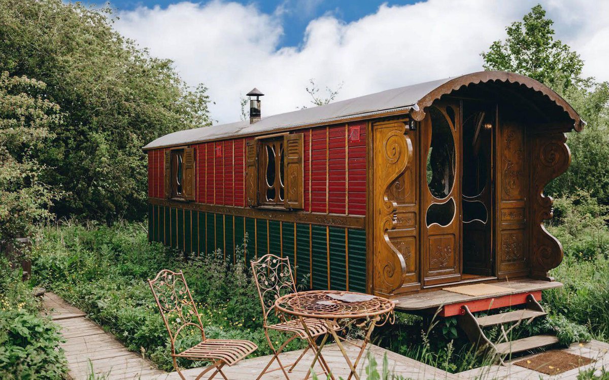 WeAcceptPets's tweet image. 🌄 Roulotte Retreat Escape 🌄

Roulotte Retreat is perfectly situated just a stone’s throw from Melrose, beneath the striking Eildon Hills in the heart of the Scottish Borders.

Accepts 🐶
weacceptpets.co.uk/ScottishBorder…

#ScottishBorders #Melrose #CountrysideEscape #UniqueStay #Bowden