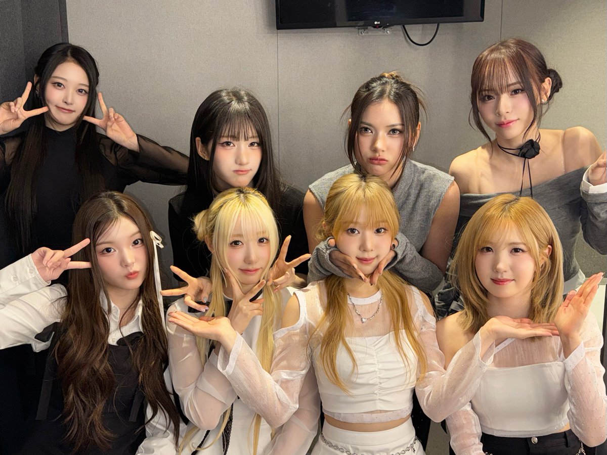 [#SMN_BEHIND] #팬사인회

오늘 나눈 대화들이 많은 힘이 됐어 💬💗
새로운 한 주도 잘 부탁해 🫰🏻

#SAYMYNAME #세이마이네임 #SMN #セマネ