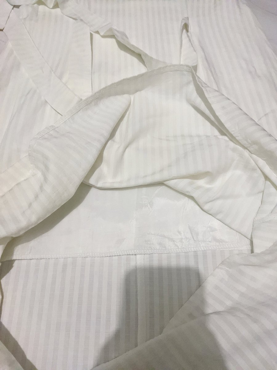 nonsens3e's tweet photo. wts white dress salur ada furing ya jadi aman ga nerawang baru dipake 1x 60k boleh nego bisa 🍊 freeong https://t.co/KXGXcfX8JN