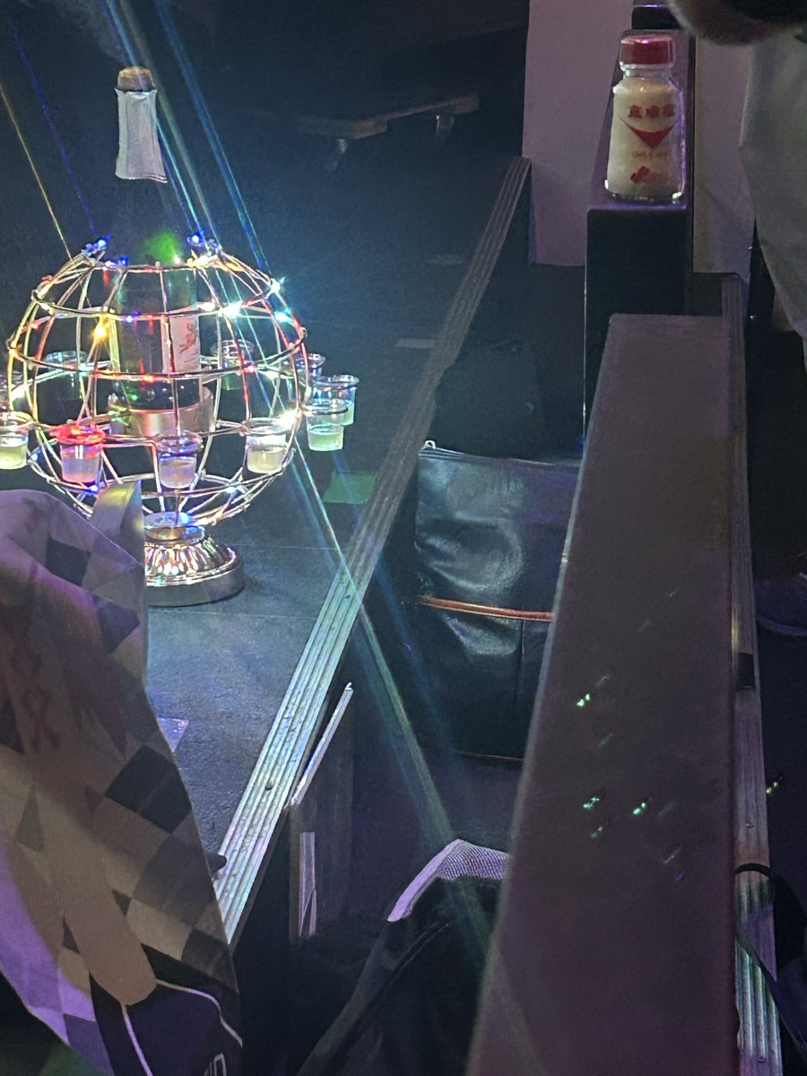 ーーーー tweet media