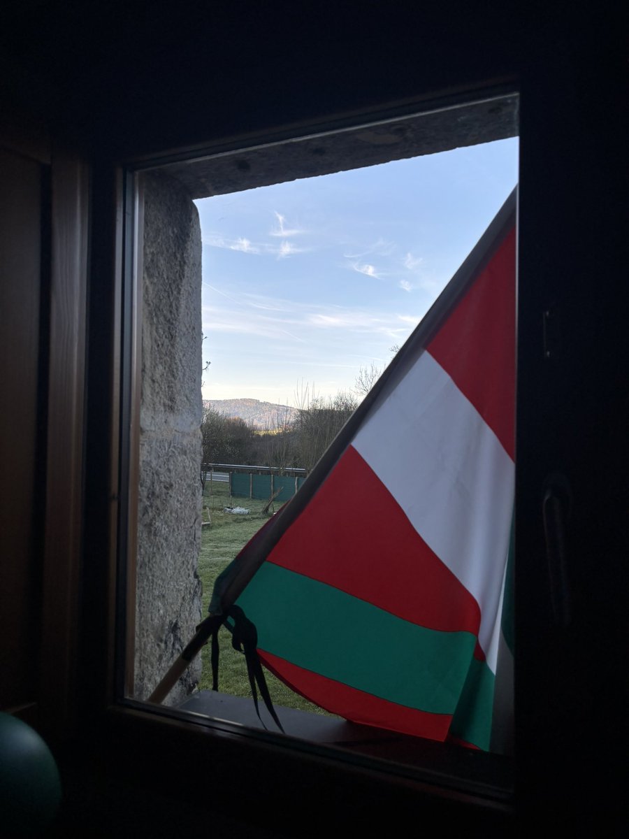 JonArregi's tweet photo. Gora Euskadi askatuta! ✊🏻💚🤍❤️

Aberri Egun ona izan dezazuelal https://t.co/ECKSlSZJQQ
