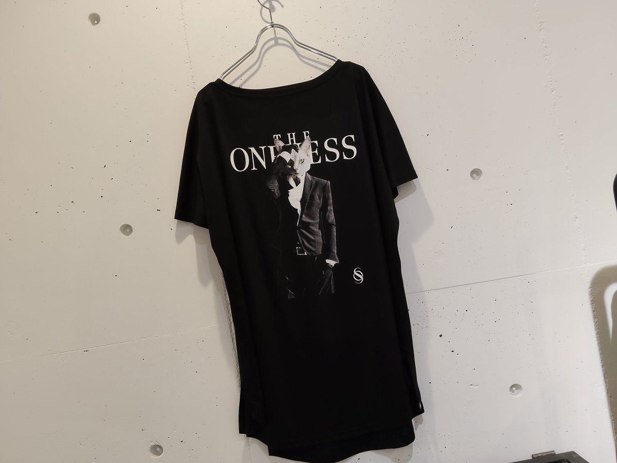 hiro_199852's tweet photo. THE ONENESSの受注会へ伺ってきました！
個人的にビックリしたのは、細くて入らないと思ってたSUGIZOさん専用サイズのレザージャケットが着れた事（この前のルナクリで着用されてたアレ）
まぁ、ボタンは閉まらなかったですが😂
減量頑張ります🥺

#SUGIZO 
#THEONENESS 
#laidback https://t.co/C4Vnelrpe6