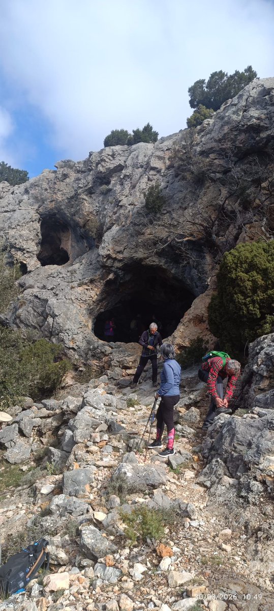CentreCEG's tweet photo. 🌄 Aquest passat dilluns vam gaudir d’una gran excursió a les Roques d’en Benet 🥾, amb bon ambient, natura espectacular i un dinar exquisit… Gràcies a tothom per fer-ho fàcil! 
 Ja tenim ganes de repetir! 🌿 https://t.co/QZiCiIoCRl