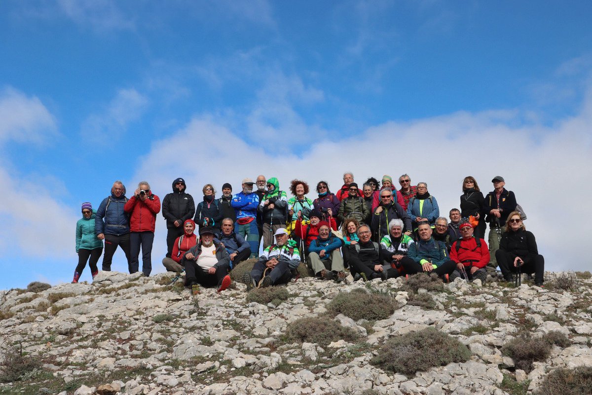 CentreCEG's tweet photo. 🌄 Aquest passat dilluns vam gaudir d’una gran excursió a les Roques d’en Benet 🥾, amb bon ambient, natura espectacular i un dinar exquisit… Gràcies a tothom per fer-ho fàcil! 
 Ja tenim ganes de repetir! 🌿 https://t.co/QZiCiIoCRl