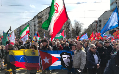 aktionfsa's tweet photo. Berliner Ostermarsch
Ostermarsch in Berlin
https://t.co/onEOY2zeQQ
Wir meiden X=Twitter, A-FsA auch auf https://t.co/G2eMIkcHoD
#Ostermarsch #Berlin #SagNein #Völkerrecht #Demo #SchuleohneMilitär #Atomwaffen #Petrow #Militär #Bundeswehr #Aufrüstung #Waff #Drohnen #Frieden #Krieg https://t.co/BpdOWxYagl