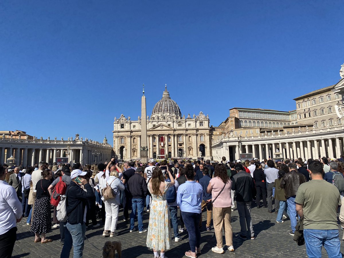 Elisabetta Piqué tweet media