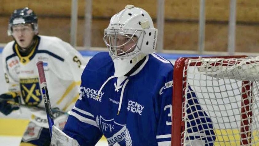 Lindqvist Nordin förlänger! 🔥

Den 20-årige målvakten tog stora kliv under sin andra seniorsäsong. Nu är Axel Lindqvist Nordin klar för fortsatt spel i moderklubben! 💪🏼💙

Läs mer i en nyhet på vår webbplats: laget.se/IFKMunkforsHoc… 👈🏼
