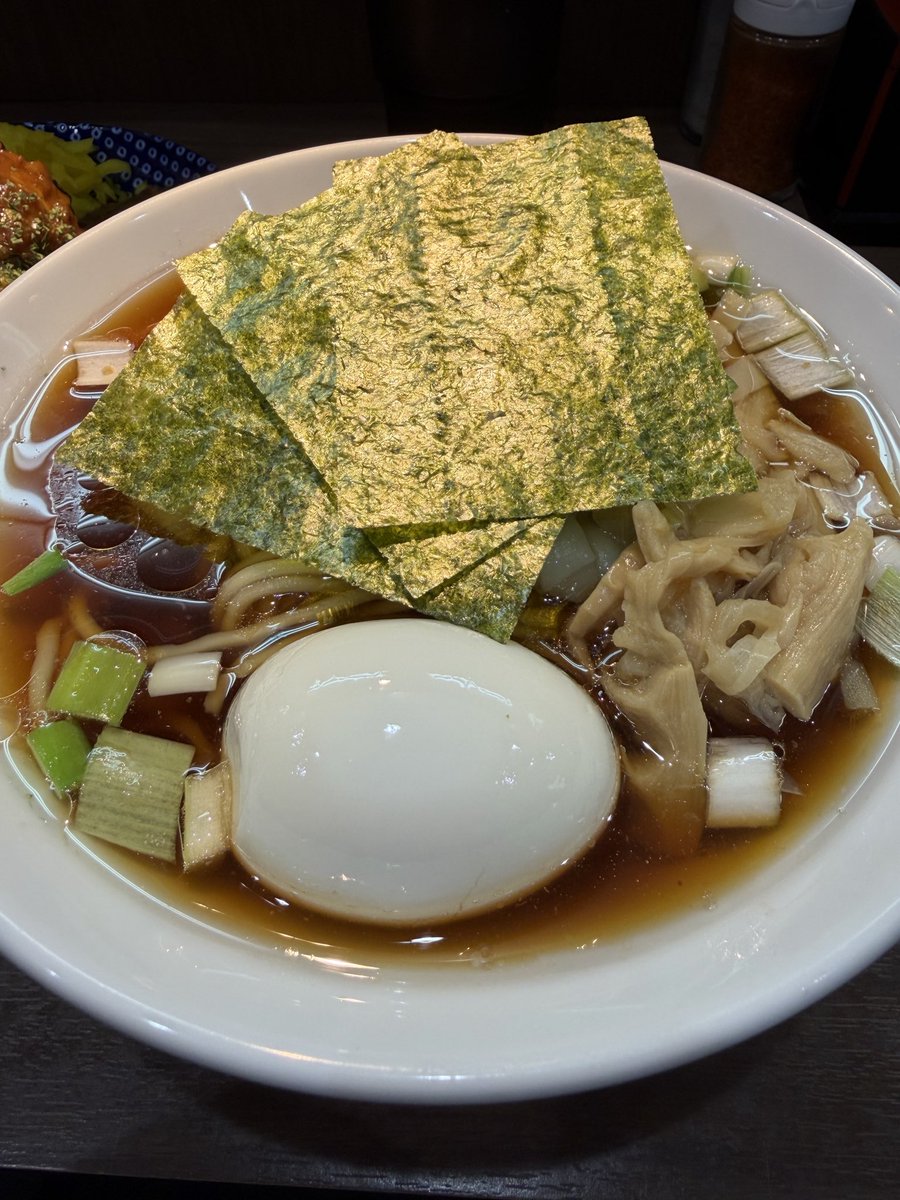 KoutantT's tweet photo. Noodle&amp;Spice curry 今日の1番@川口

週末ご褒美13

肉ワンタン入醤油ソバ
牛バラ肉のカレーWチーズTP
お心遣い🙏

醤油ソバの旨さはもちろん、高級中華かっていうくらいの旨さの肉ワンタン☁️
カレーは食べる箇所によってバラ肉、Wチーズが絡み合っていつまでも飽きない✨
今日もご馳走様でした😋 https://t.co/8nb8ROnCpT