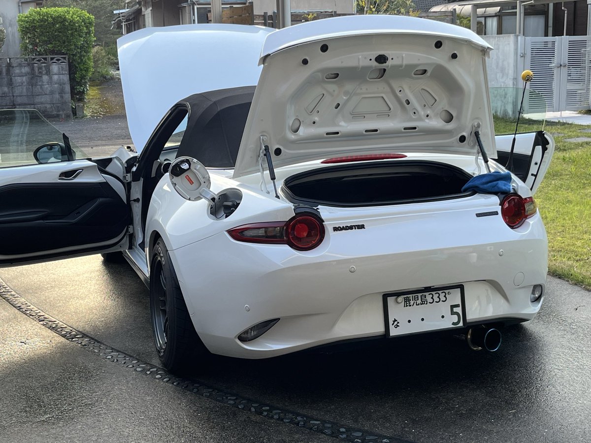 hati86's tweet photo. 今年初めての洗車。
洗車のたびに飛び石の傷が増えてるのが気になります https://t.co/FdInThpFmV