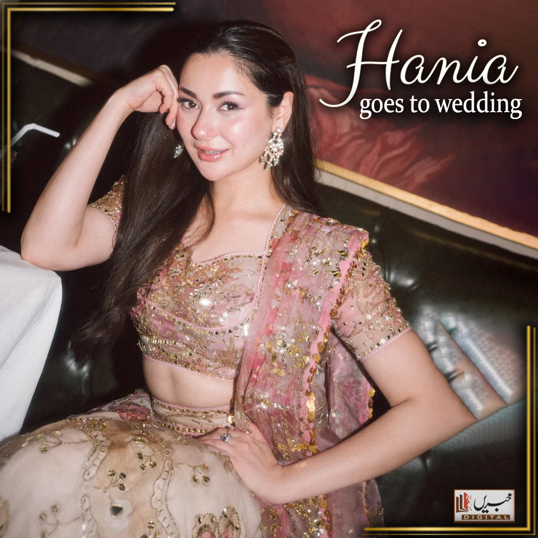 daily_khabrain's tweet image. Hania goes to wedding

#HaniaAamir #WeddingVibes #CelebrityStyle #PakistaniCelebrities #ShowbizPakistan #WeddingSeason #DesiWedding #FashionInspiration #GlamLook #TrendingNow 
#khabraindigital