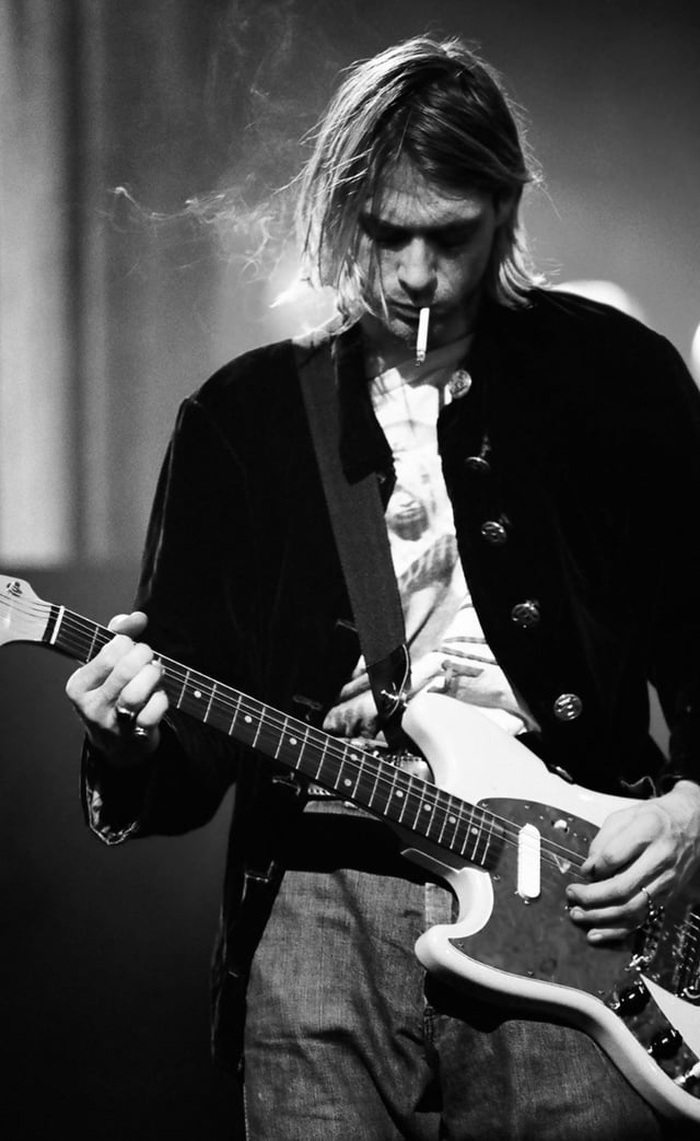 TheDuckLR's tweet image. "With the lights out, it's less dangerous"
Remembering the LEGEND #KurtCobain who we sadly lost 32 years ago today 🙏 
You will never be forgotten!
#Nirvana #Bleach #Nevermind #InUtero #27Club #RestInPeace