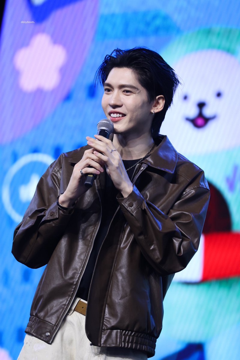 𝘥𝘢𝘪𝘴𝘺𝘣𝘰𝘰𝘮. tweet media