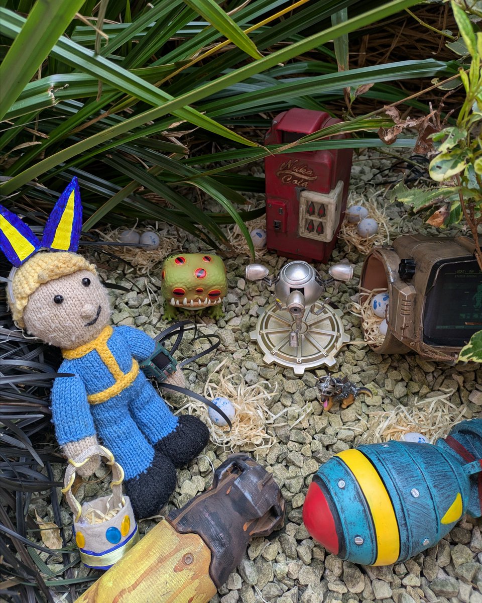 CrazyMCRAngel's tweet photo. 🐸 Help Vault Boy find the eggs hidden by Radtoad! 🧺 How many can you spot? 🥚
#fallout #egghunting #egghunt #happyeaster #falloutcollection https://t.co/gqYxp3jj9L