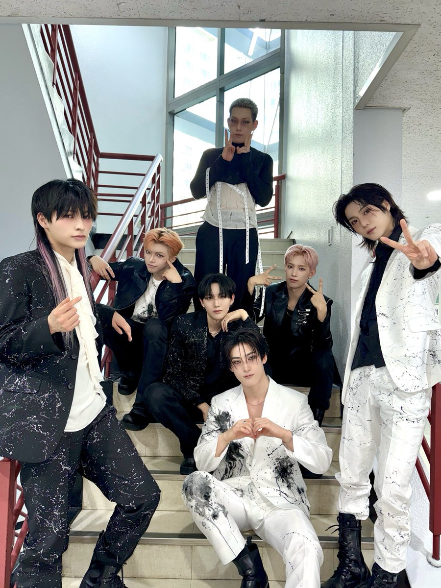 [🐾]
260405 인기가요

“DEAD MAN WALKING” 마지막 인기가요😈    악마들 가지마요🥹

#ALL_H_OURS #올아워즈 
#NO_DOUBT #DEADMANWALKING