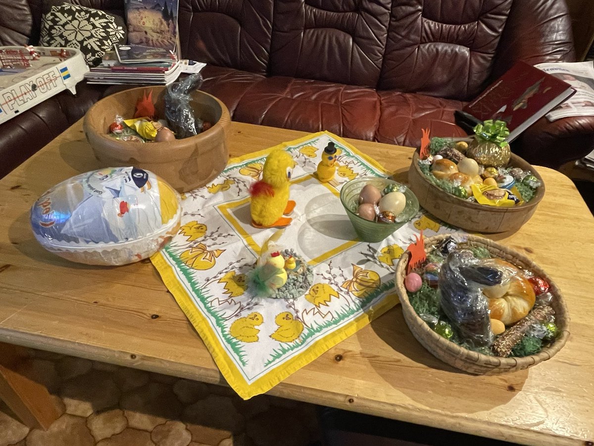 ruthbs's tweet photo. Frohe Ostern! God påske! Happy Easter! 🐣🐇 https://t.co/a4Z1heBWlg